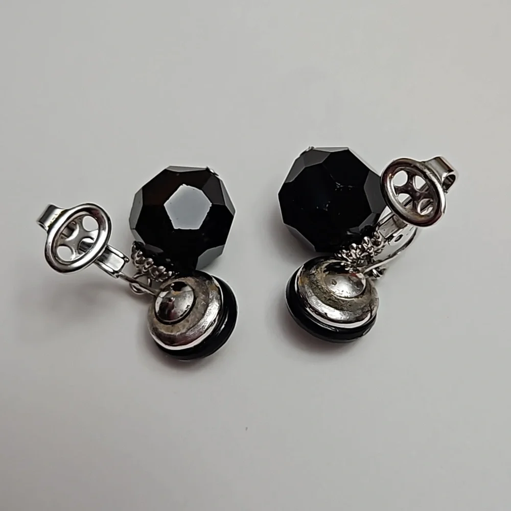 Vintage Crown Trifari Black Faceted Glass Bead Earrings Dangle Clip On Signed